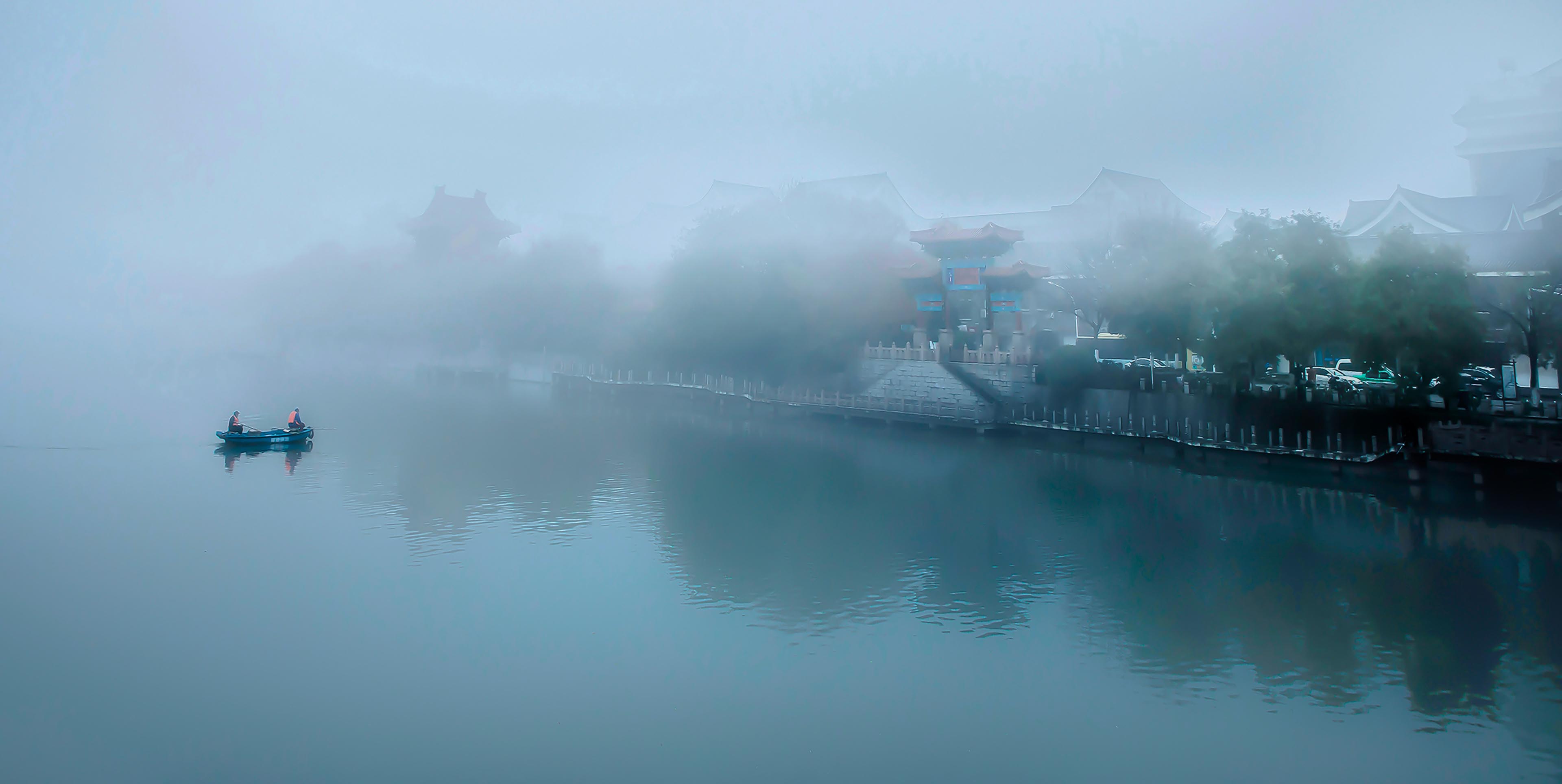 059-8秦洪 作品:《雾锁黄楼》手机:13813477199.jpg